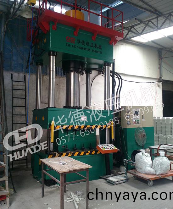 HDY71係(xi)列(lie)四(si)柱液(ye)壓機